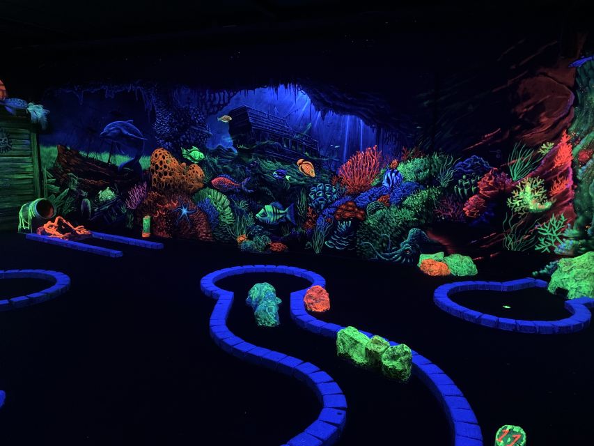 Amsterdam: 12-Hole Glow-in-the-Dark Mini-Golf Experience - Ideal for Groups