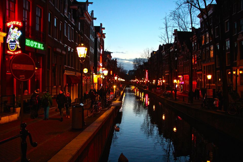 Amsterdam: Red Light District Walking Tour - Meeting and Participant Details