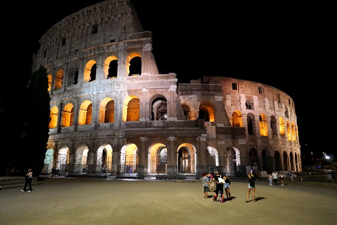 Ancient Rome at Dusk: Colosseum & Roman Forum Walking Tour - Explore the Colosseum