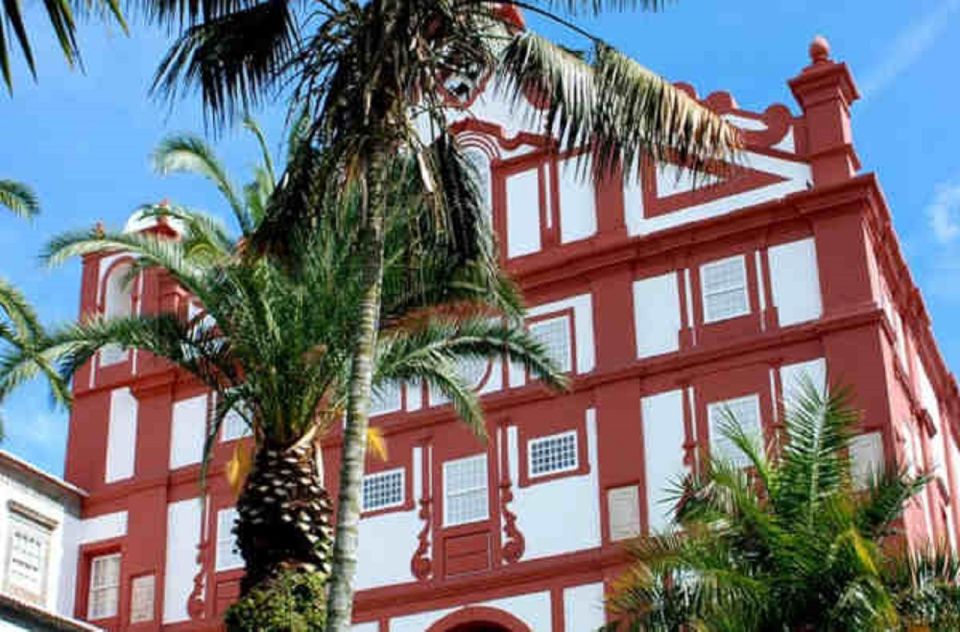 Angra Do Heroísmo: Walking Tour With Local Pastry and Coffee - Visit Key Attractions