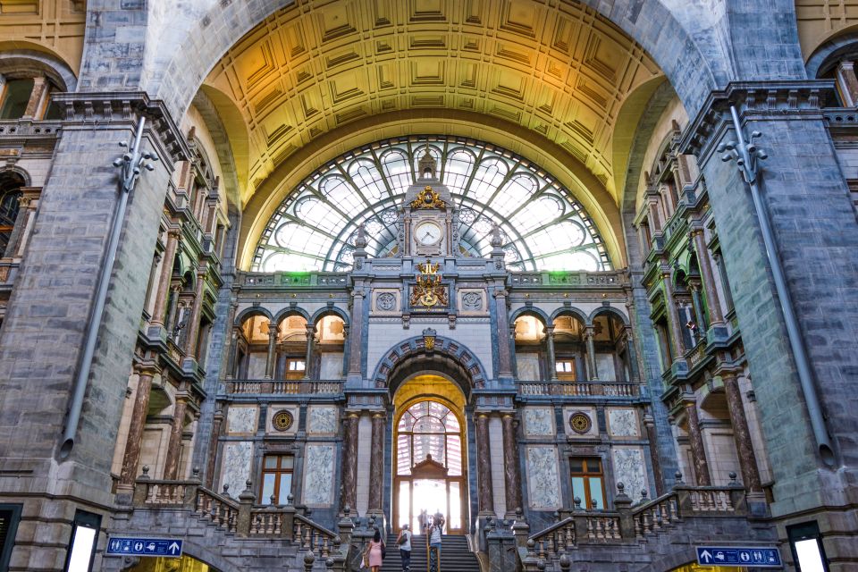 Antwerp: Express Walk With a Local in 60 Minutes - Local Guide Details