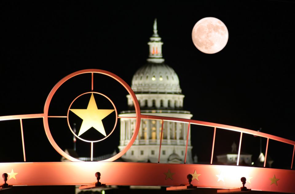 Austin: Haunted Pub Crawl Walking Tour - Old West History and Ghost Stories