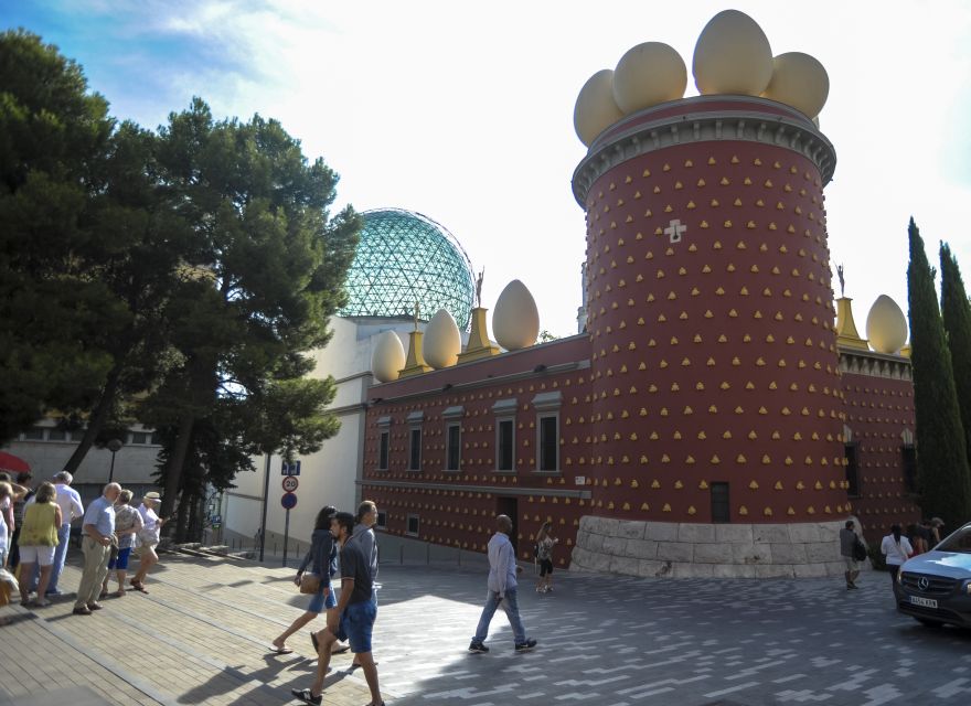 Barcelona: Dali Museum, House and Cadaques Guided Tour - Important Dates and Closures