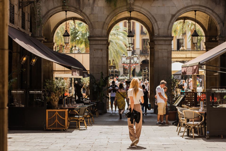 Barcelona: Explore the Gothic Quarter With a Local - Participant Suitability