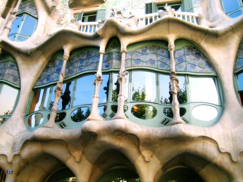 Barcelona: Gaudí's Park Güell and Casa Batlló Private Tour - Inclusions