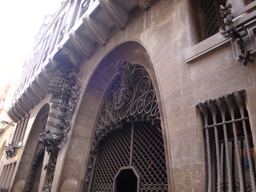 Barcelona: German City Tour From Gaudís Perspective - The Genius and Myths of Gaudí