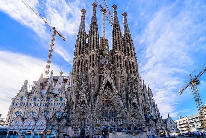 Barcelona Highlights Chauffeured Private Tour - Recommendations and Highlights