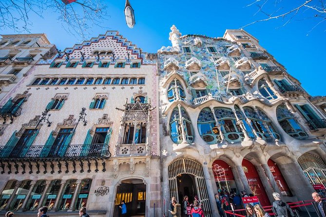 Barcelona Private 4 Hour Tour With Driver and Official Tour Guide - Customizable Itinerary