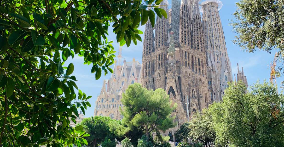 Barcelona: Sagrada Familia and Casa Milà Tour With Tapas - Walk Through Eixample District