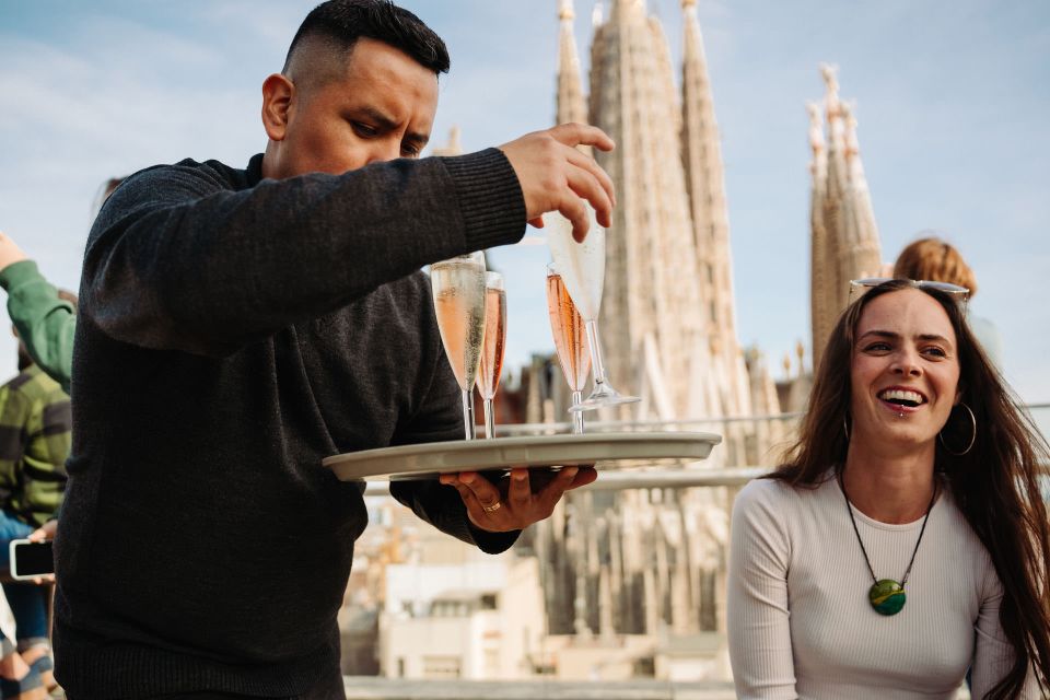 Barcelona: Sagrada Familia Evening Tour With Cava - Inclusions and Exclusions