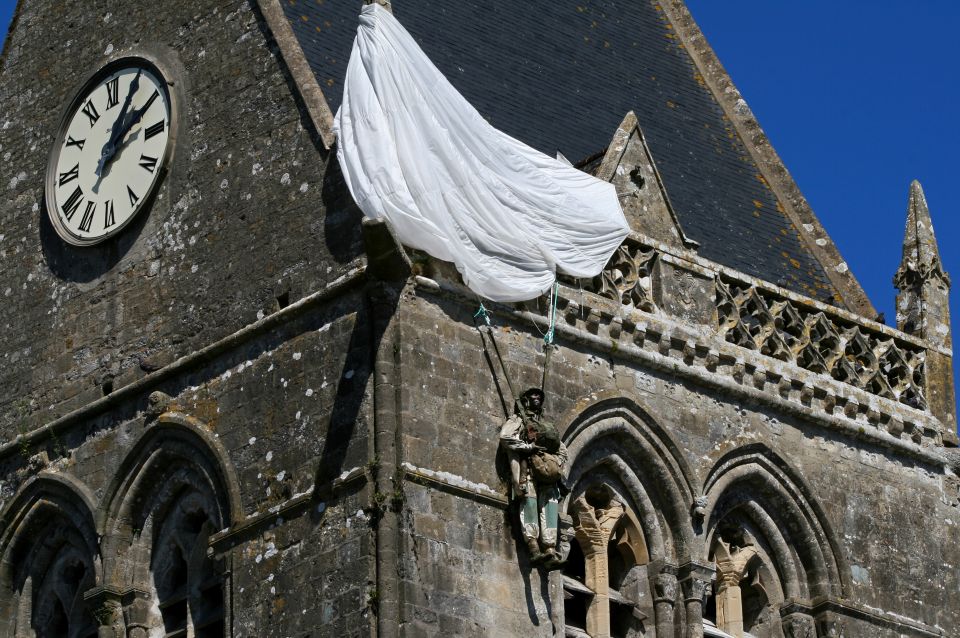 Bayeux: Band Of Brothers Full-Day Tour - Carentan Guided Tour