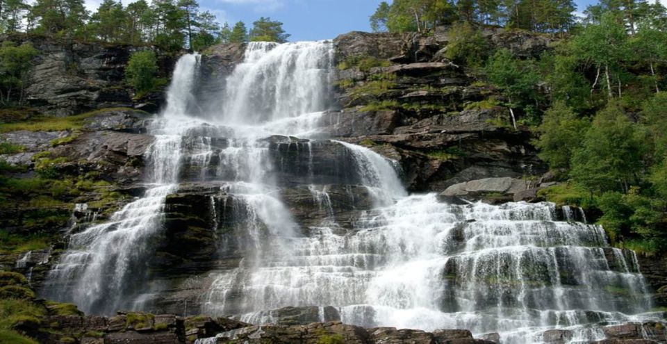 Bergen: Private Day Tour, Nærøyfjord Cruise and Flåm Railway - Tvindefossen Waterfall