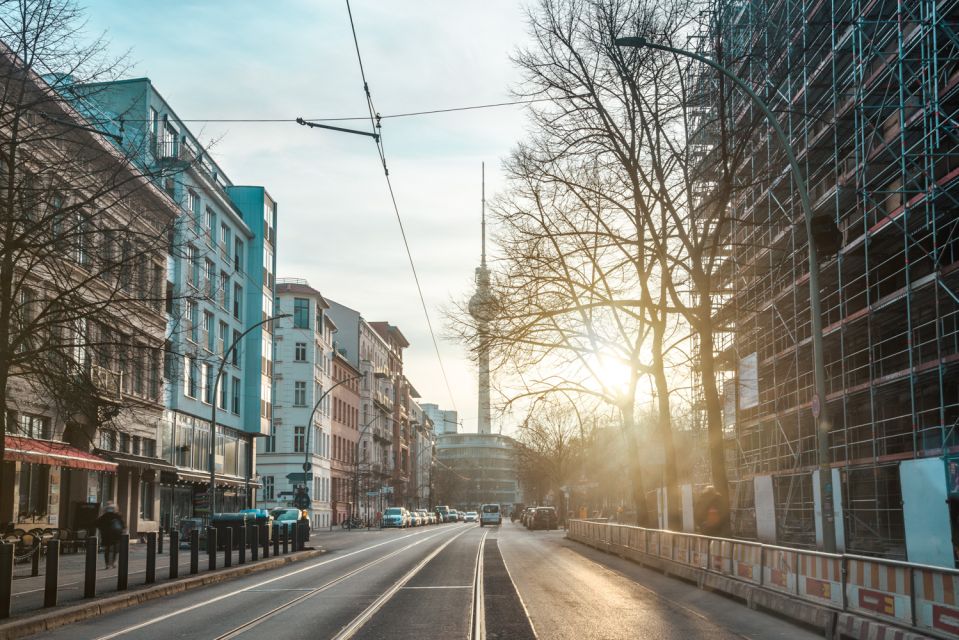 Berlin: Backyards of Berlin 2-Hour Tour - Road of Tolerance and Jewish Community