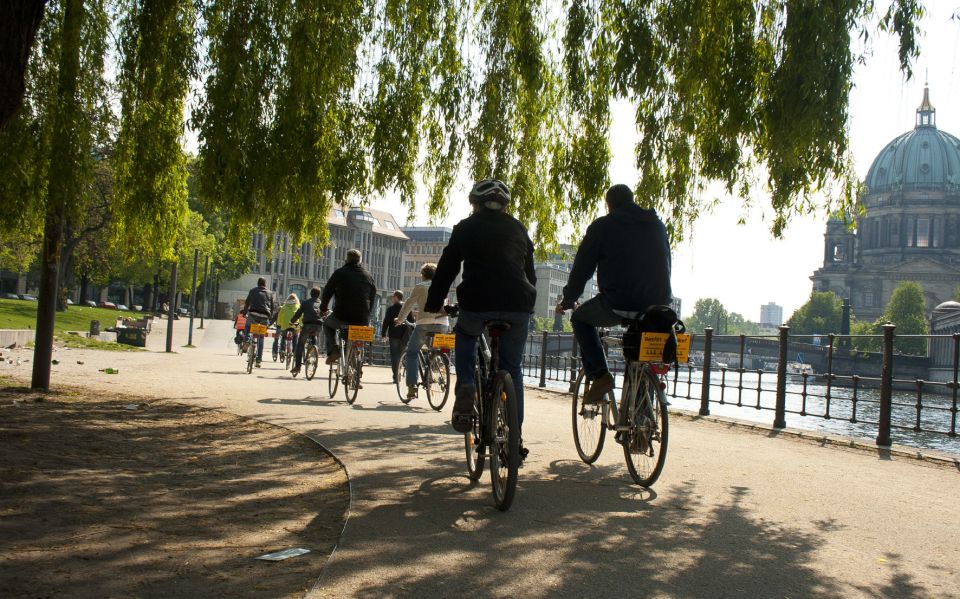 Berlin: Guided City Bike Tour - Meeting Point and Access