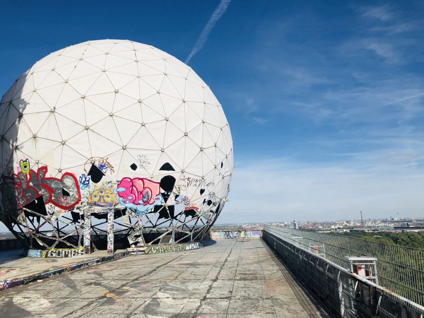 Berlin: Listening Station Teufelsberg Tour With Transfer - Impressive Street Art Exhibition