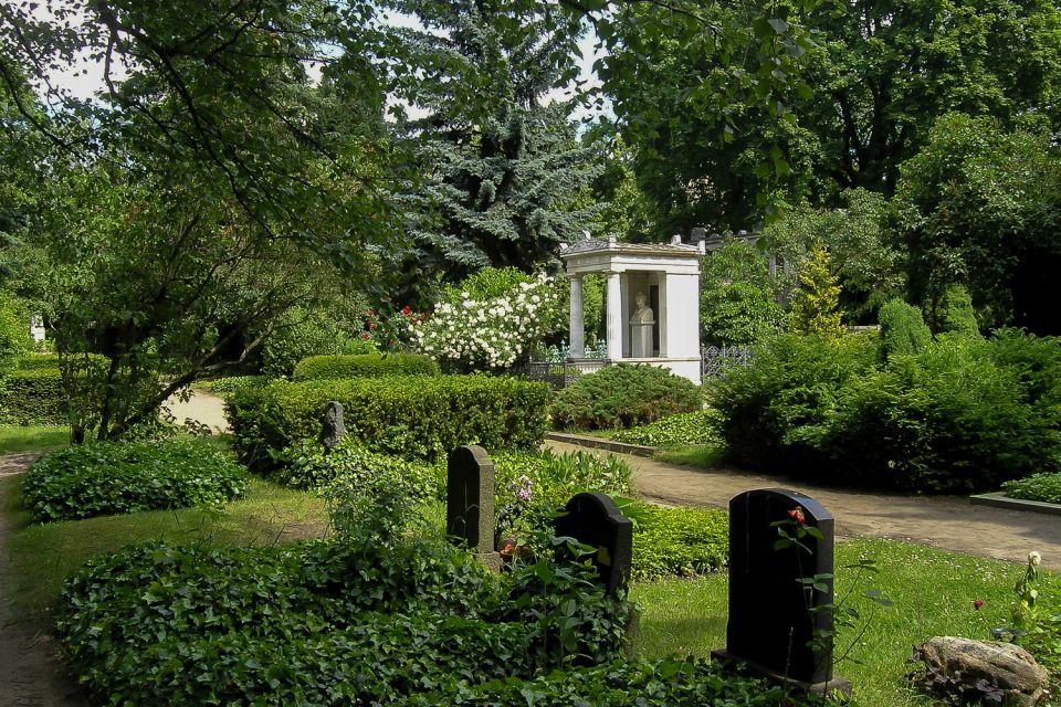 Berlin: Private 2-Hour Tour of Dorotheenstadt Cemetery - Renowned Musicians, Actors, and Politicians