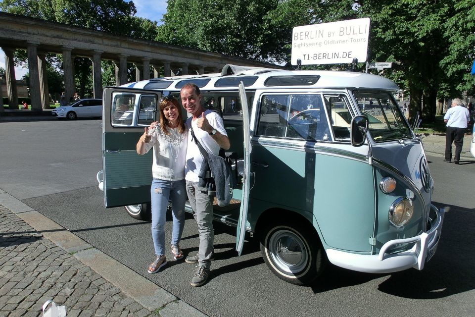 Berlin: Private Sightseeing Tour in Iconic Oldtimer VW Bus - Historic VW Bus Experience