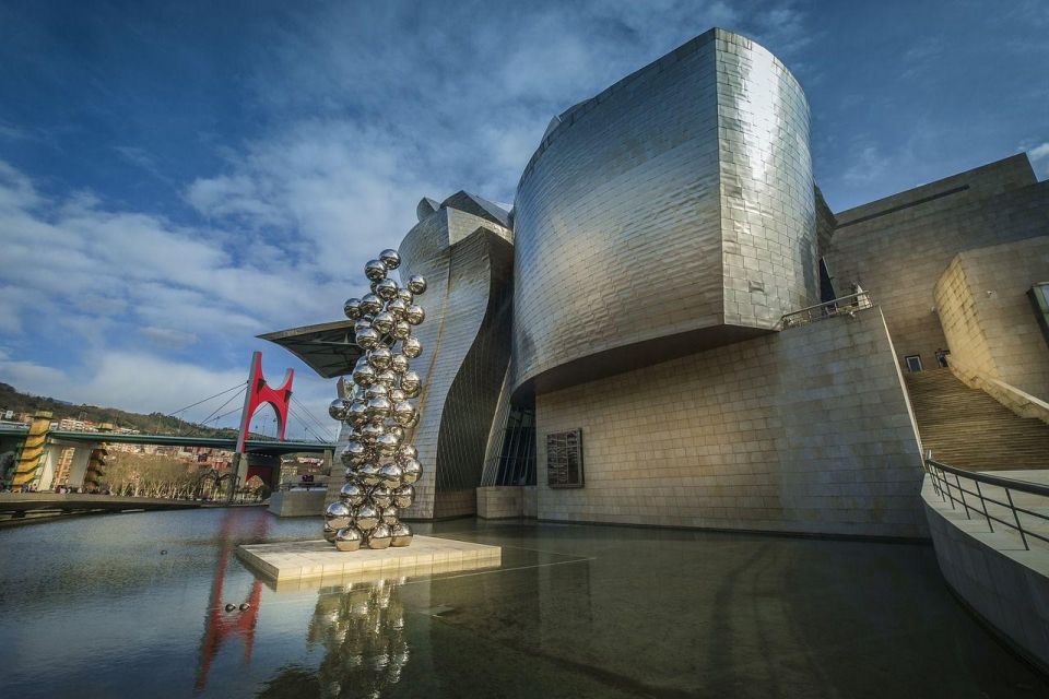 Bilbao Private Guided Walking Tour - Guggenheim Museums Futuristic Architecture