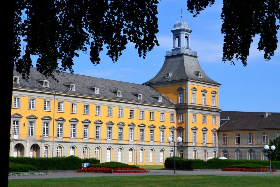 Bonn: First Discovery Walk and Reading Walking Tour - App and Navigation