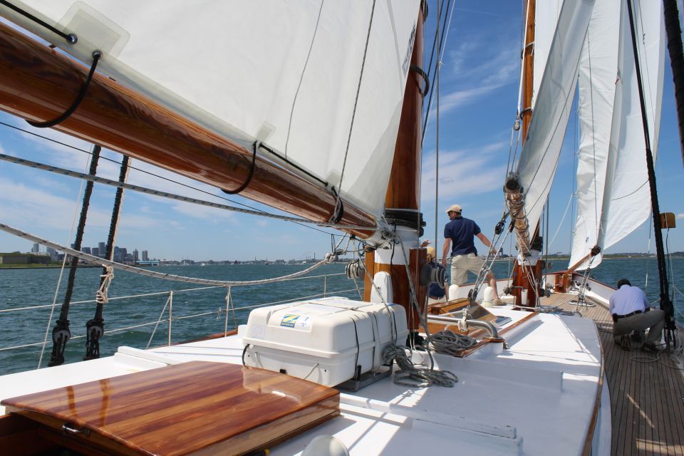 Boston: Downtown Harbor Sailing Cruise - Onboard Amenities