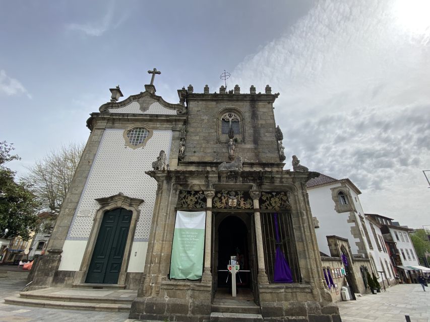 Braga: Casa Dos Coimbras (Chapel and Tower) Ticket & Drink - Interior Features