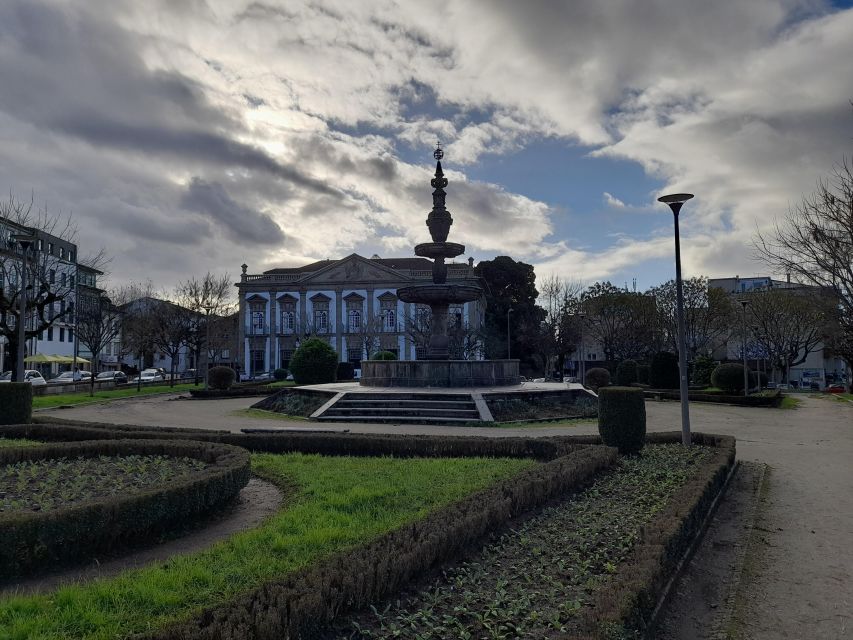 BRAGA CITY OF FAITH-CITY AND SANCTUARIES FULL DAY TOUR - Bom Jesus Do Monte Lift