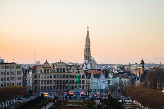 Brussels Highlights Walking and Bus Tour W/ Waffle - Exploring Iconic Landmarks