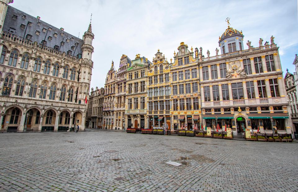 Brussels: Private Exclusive History Tour With a Local Expert - Exploring Iconic Landmarks