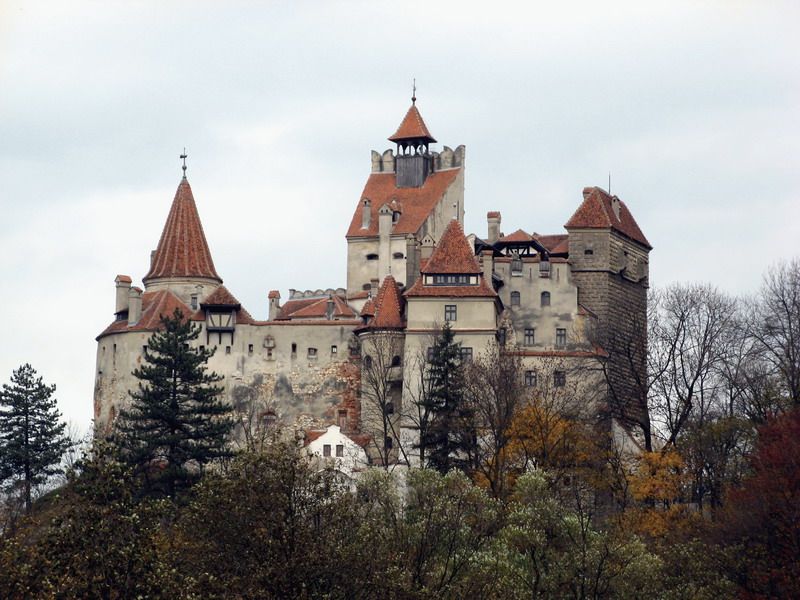 Bucharest: Bran & Peles Castle With Rasnov Citadel Day Trip - Exploring Rasnov Citadel