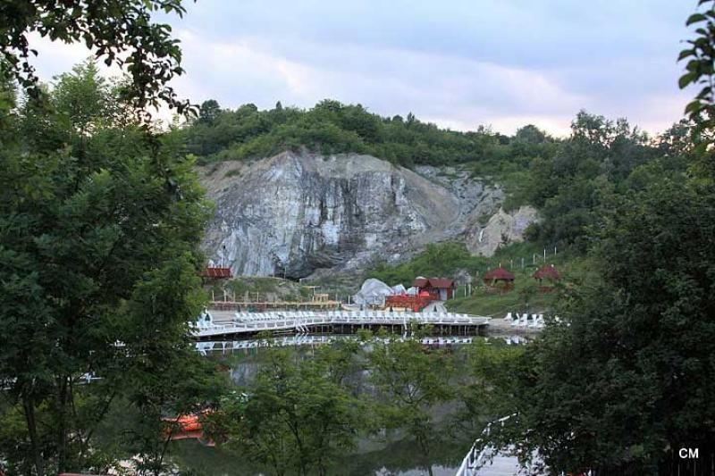 Bucharest: Slanic Salt Mines and Wine Tasting Tour - Indulging in the Wine Tasting