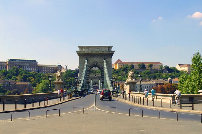 Budapest City Sightseeing Half-Day Tour - Professional Local Guide Accompaniment