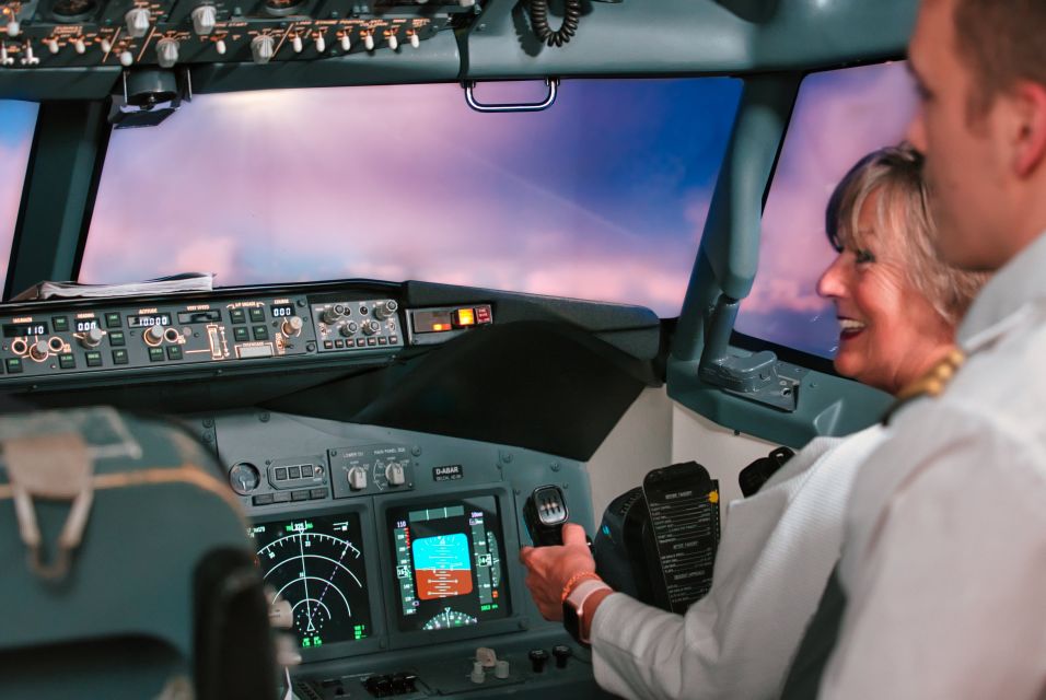 Cologne: Boeing 737 Flight Simulation at the Butz - Emergency and Weather Scenarios