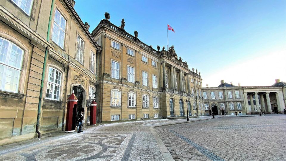 Copenhagen: Private 4-Hour Guided Walking Tour in French - Tour Inclusions