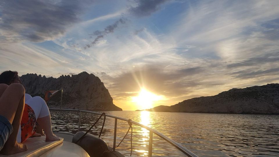 Cruise, Coffee and Swimming in the Calanques of Frioul - Return to the Old Port