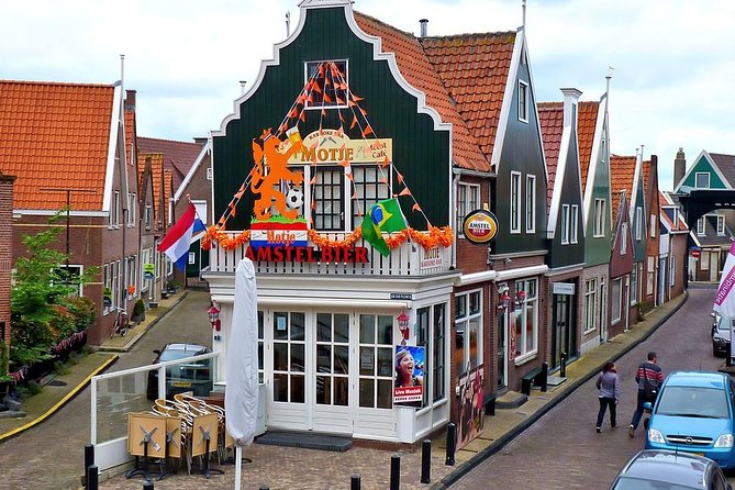 Day Trip From Amsterdam to Zaanse Schans Windmills and Volendam - Watching a Clog Maker at Work