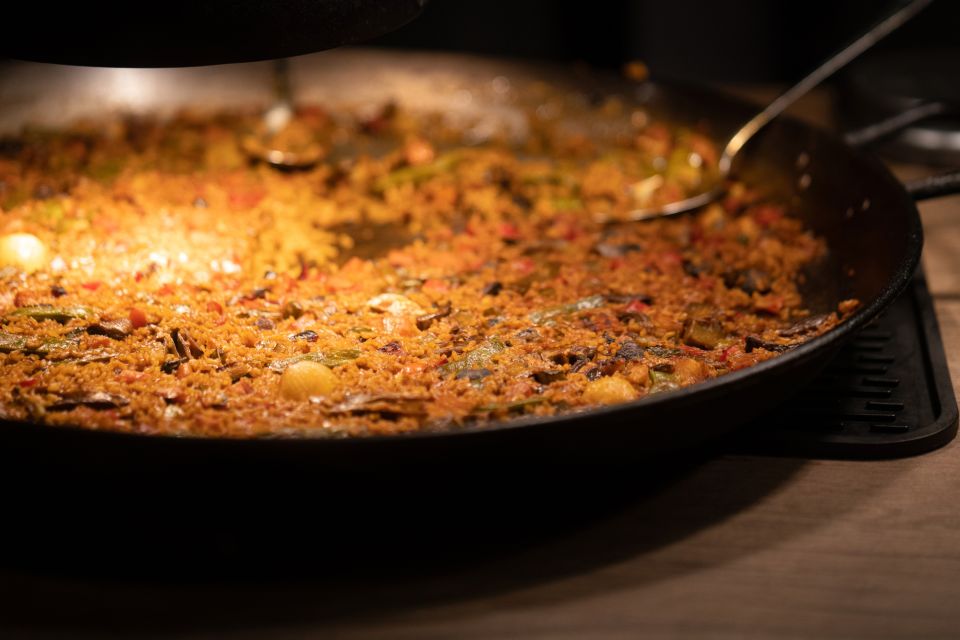 Denver : Paella Cooking Class With Local Chef - Class Features