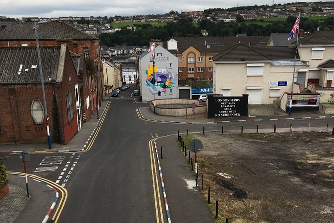 Derrie Danders: Highlights of the Walled City a Self-Guided Audio Tour - Witnessing the Apprentice Boys March