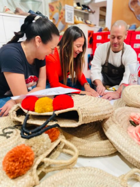 Design and Craft a Raffia Bag in Valencia - Meeting Point