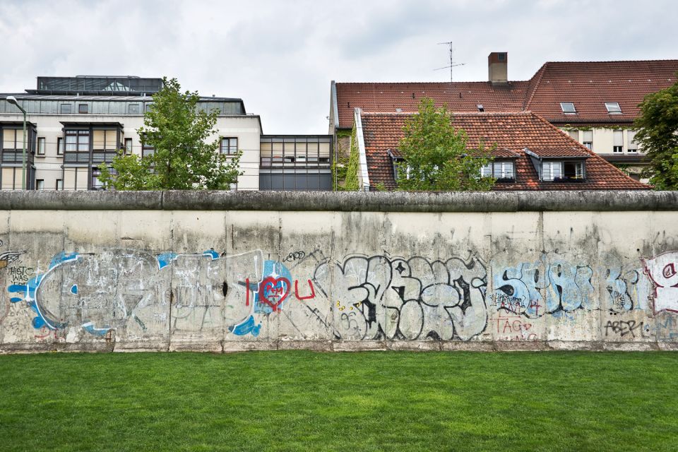 Divided Berlin & Cold War: Berlin Wall 2-Hour Tour - Experience Highlights of the Tour