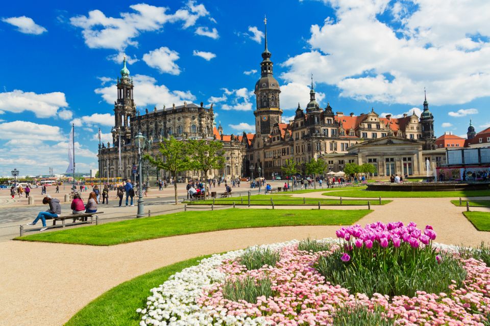 Dresden: Old Town Highlights Scavenger Hunt and Walking Tour - Requirements and Recommendations