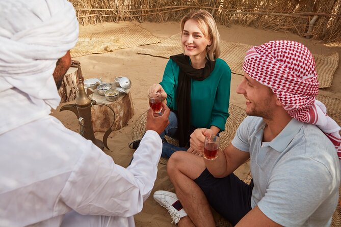 Dubai: Camel Caravan, Bedouin Breakfast With Al Marmoom Oasis - Falcon Photography Opportunity