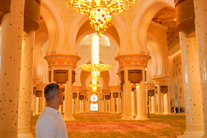 Dubai To Abu Dhabi: Grand Mosque, Royal Palace & Etihad Towers - Dress Code Considerations