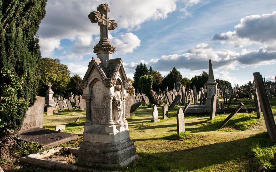 Dublin Glasnevin National Cemetery Audio Tour With Transfers - Tour Experience