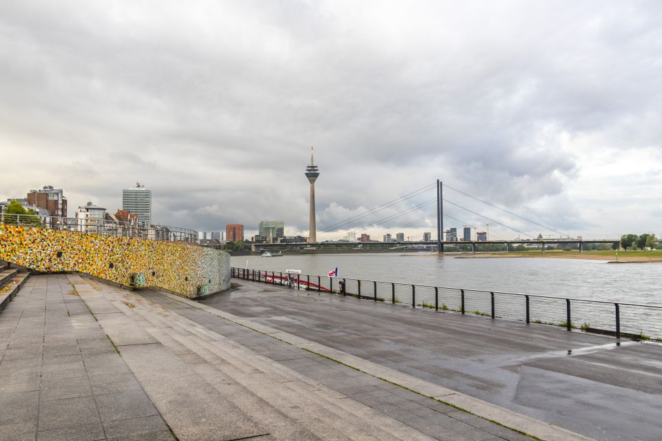 Dusseldorf: Capture the Most Photogenic Spots With a Local - Discovering Iconic Landmarks and Stories