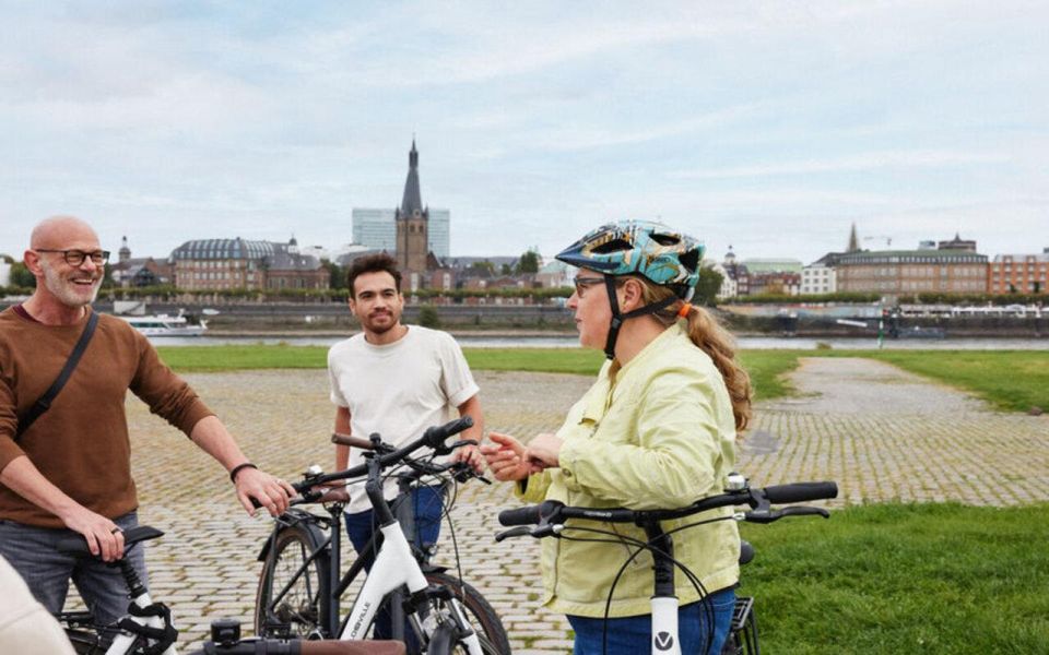 Düsseldorf: Group Biking Adventure - Discover Citadellstrasses Historic Charm