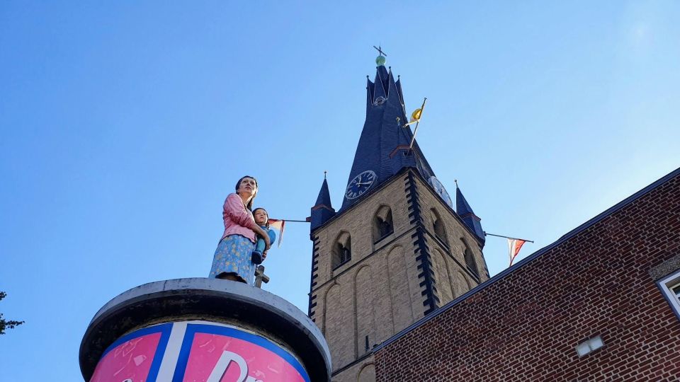 Düsseldorf: Self-Guided Walk of Most Pointless City Facts - Fortuna-Büädchen: Curious Commemorations