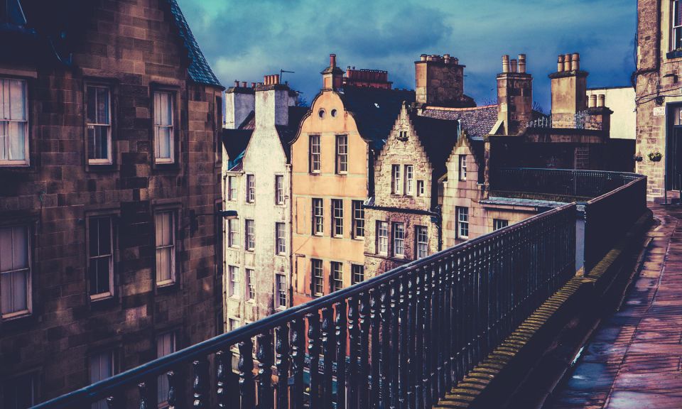 Edinburgh: 3-Hour Historical Walking Tour in English - Tour Guide and Language