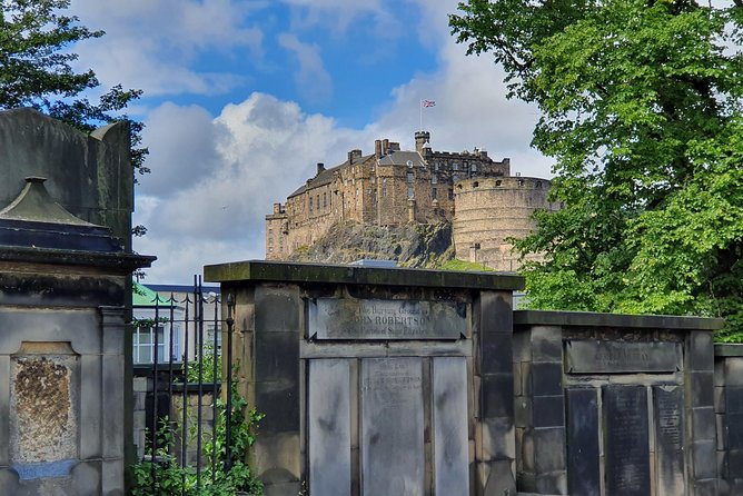 Edinburgh Private Walking Tour - Local Perspectives on the City