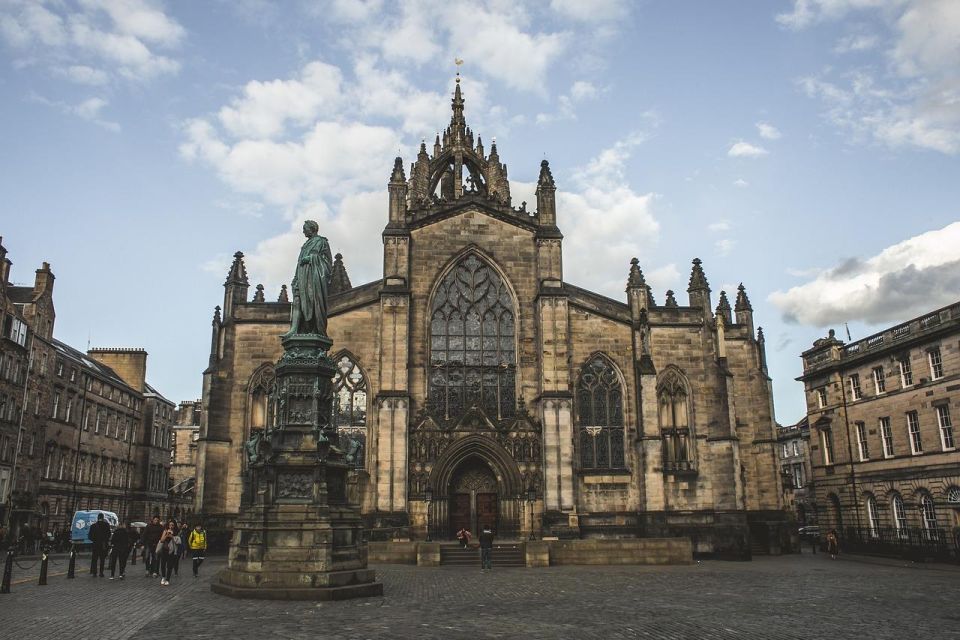 Edinburgh: Self-Guided Audio Tour - Includes