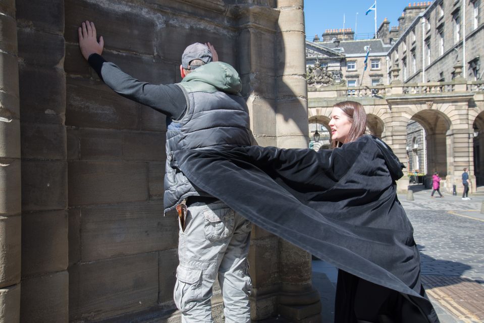 Edinburgh: Underground Vaults Evening Ghost Tour With Whisky - Immersive Tour Experience With Tourtalk